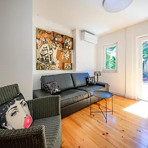 Serene Hideaway In Chiado Apartment