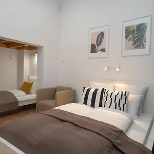  Appartement Located, 150 M2 5 Bedrooms Apt., Hongrie