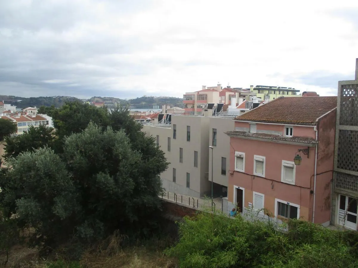 The Tram 18 Space Lisboa Δωμάτια σε οικογενειακή κατοικία